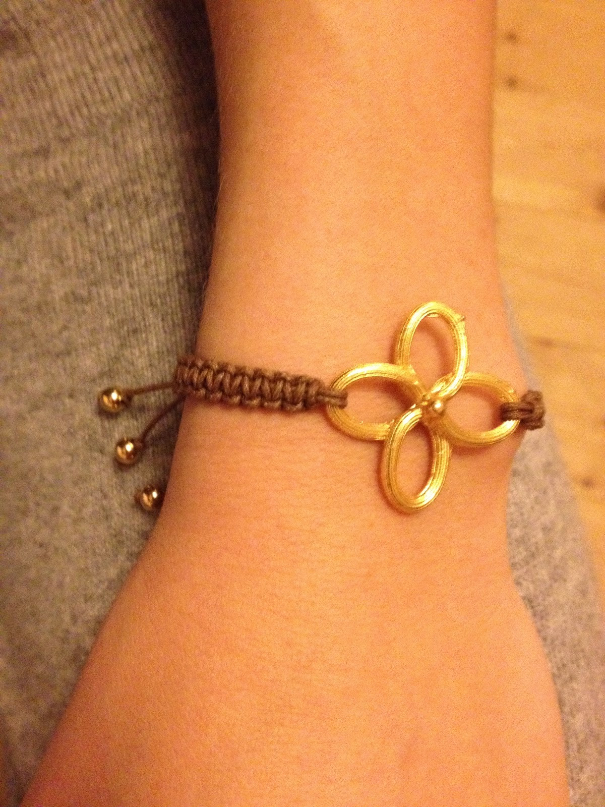 Diy Bracelet
 make it & fake it DIY Gold Clover Bracelets