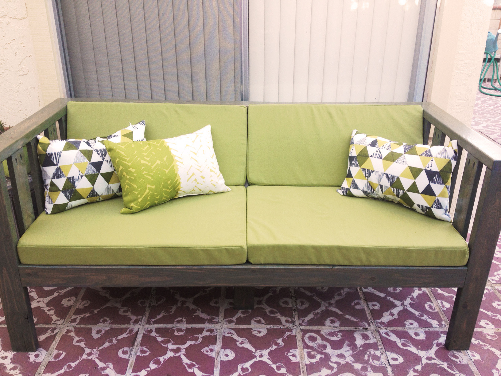 Diy Couch
 Our DIY Patio Sofa – vivagood