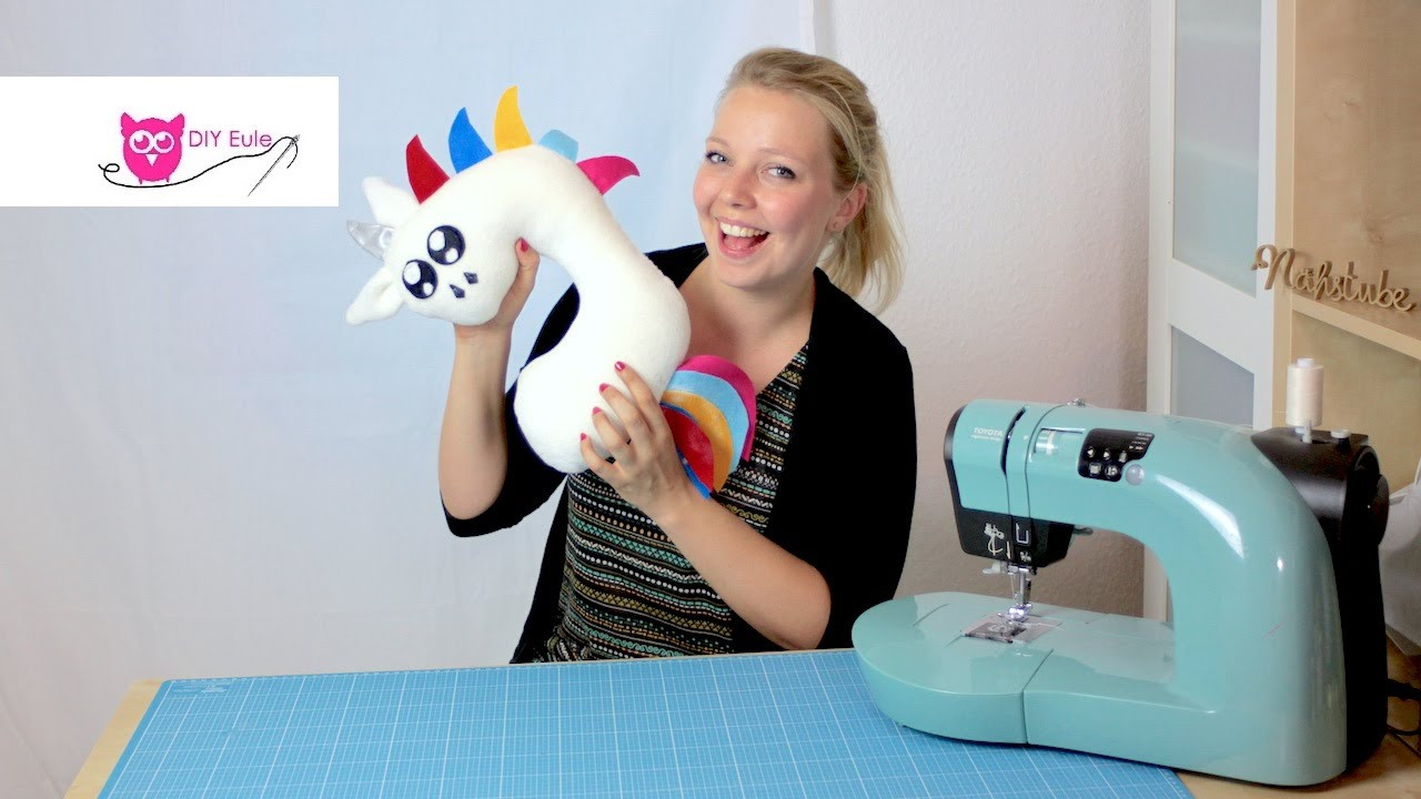 Diy Eule Youtube
 Einhorn Nackenhörnchen nähen – DIY Eule