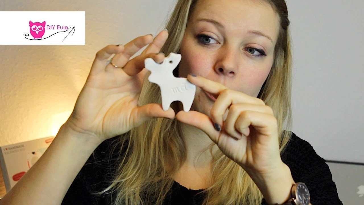 Diy Eule Youtube
 Geschenkanhänger aus Ton Modelliermasse basteln – DIY