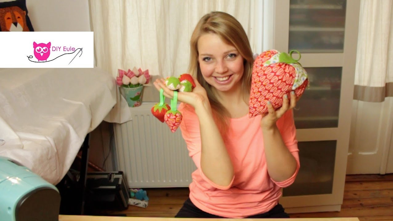 Diy Eule Youtube
 Erdbeeren aus Stoff nähen DIY Eule