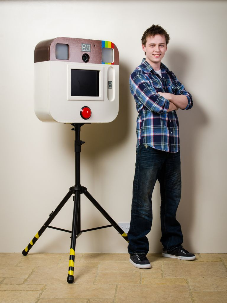 Diy Fotobox
 Arduino Blog – Instagram fan makes a DIY wooden photo booth