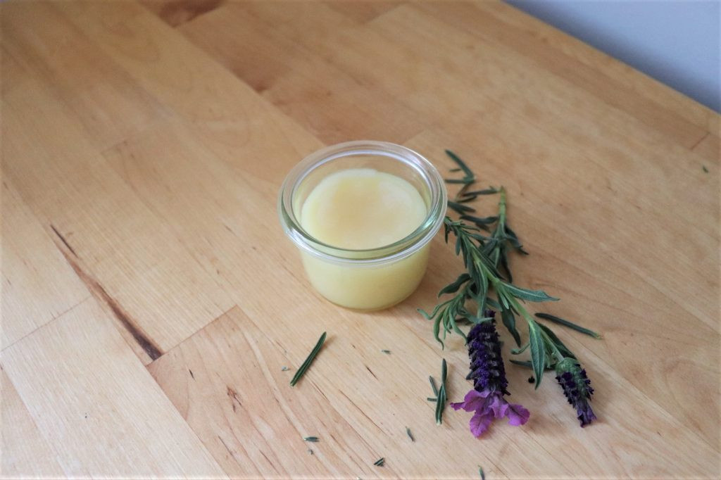 Diy Lippenbalsam
 DIY Lippenbalsam mit Lavendel und Granatapfelöl