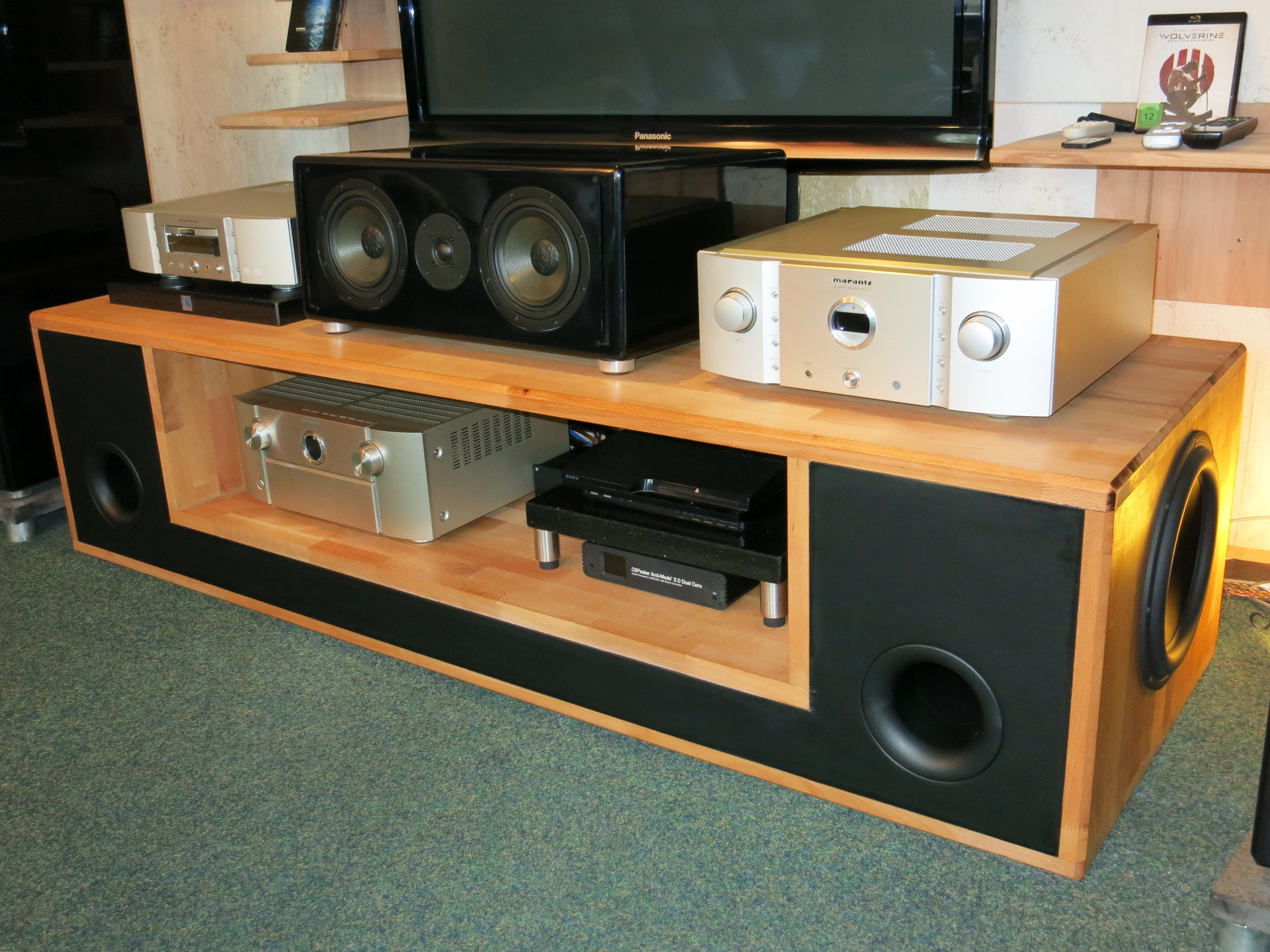 Diy Lowboard
 Marantz PM11 S2 & SA 15 S1 auf einem DIY Sub Lowboard