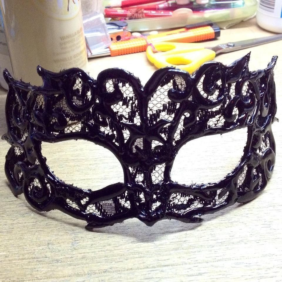 Diy Maske
 Diy Lace Masquerade Mask Using Hot Glue · How To Make A