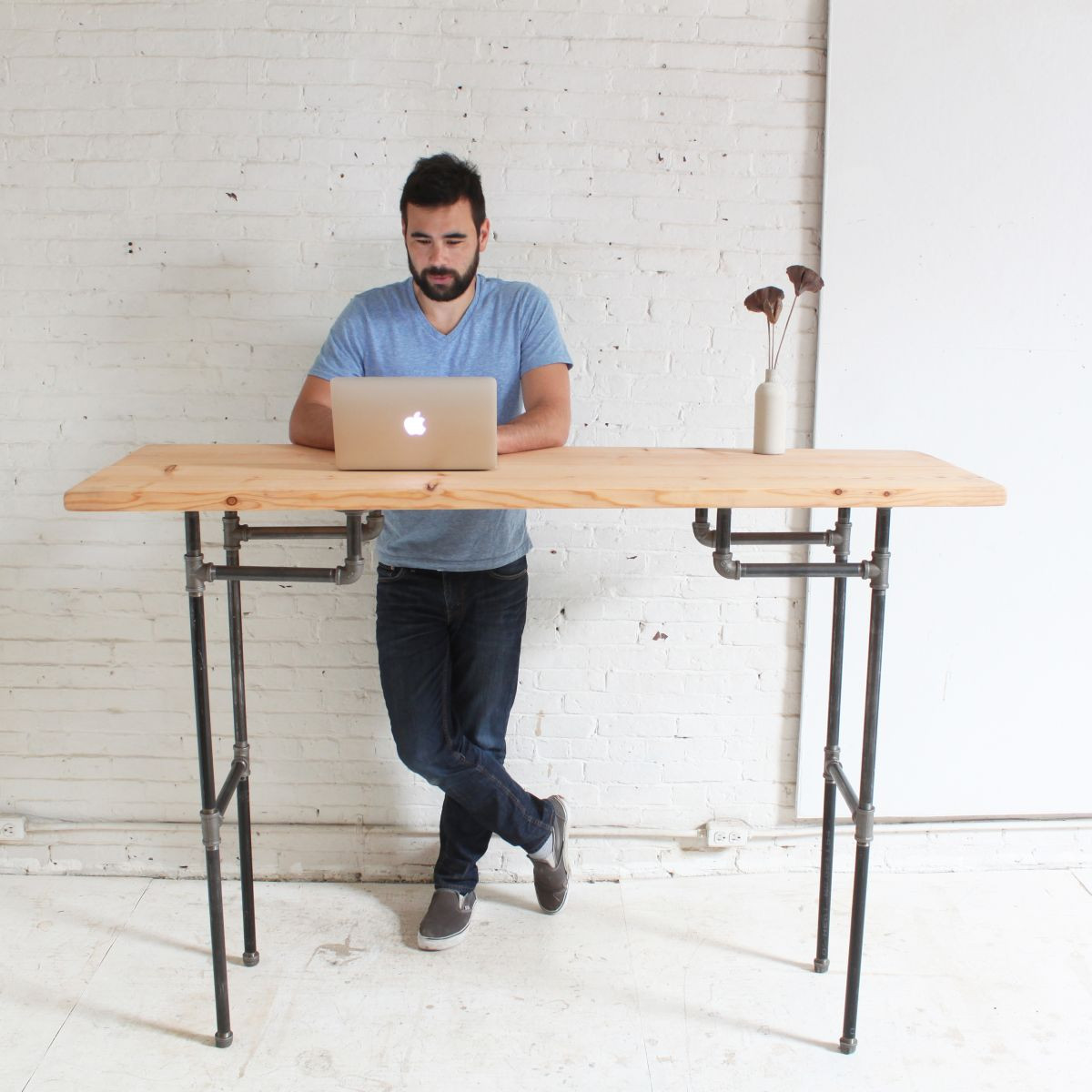 Diy Standing Desk
 DIY Plumbers Pipe Standing Desk