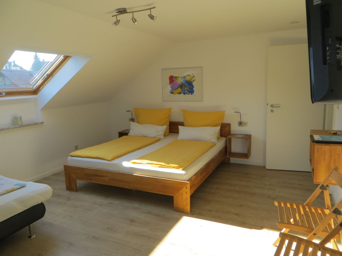 Doppelbett 1 80x2 00
 Ferienwohnung B im Gästehaus Sommertal Meersburg Firma