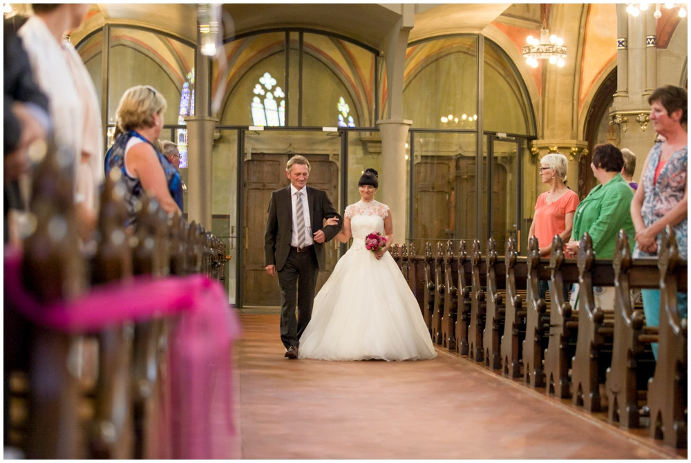 Einzug Hochzeit Kirche
 Einzug Kirche Hochzeitsfotograf Katrin and Sandra