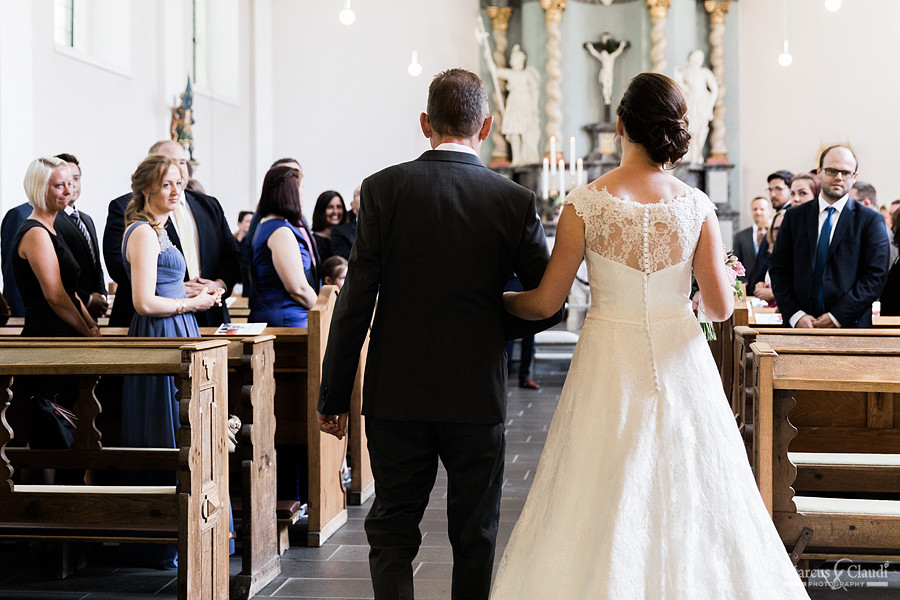 Einzug Hochzeit Kirche
 Hochzeit auf Gut Clarenhof Landbrenner in Frechen