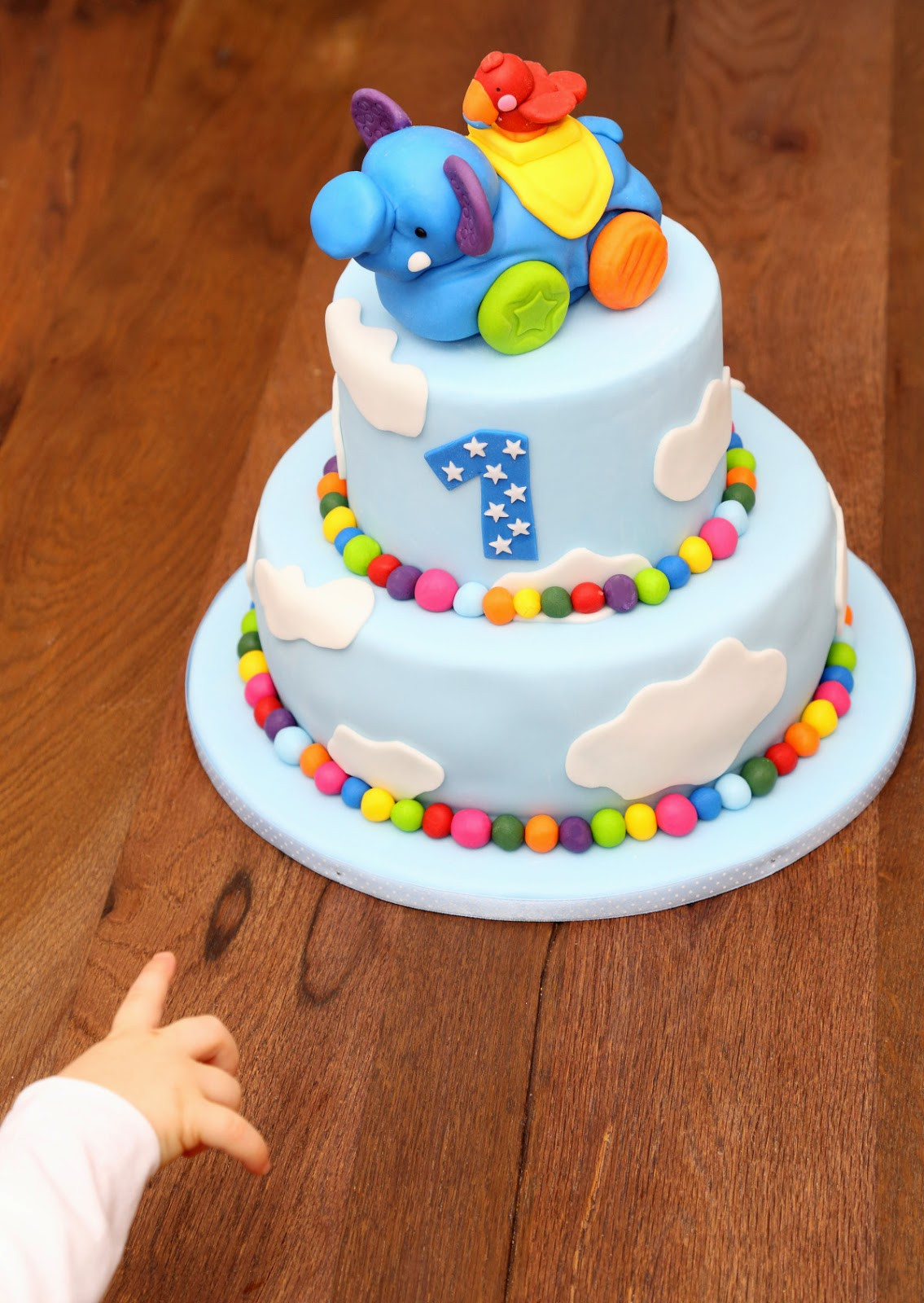 Erste Geburtstagstorte
 Caros Zuckerzauber Blog Zuckerblumen Motivtorten und