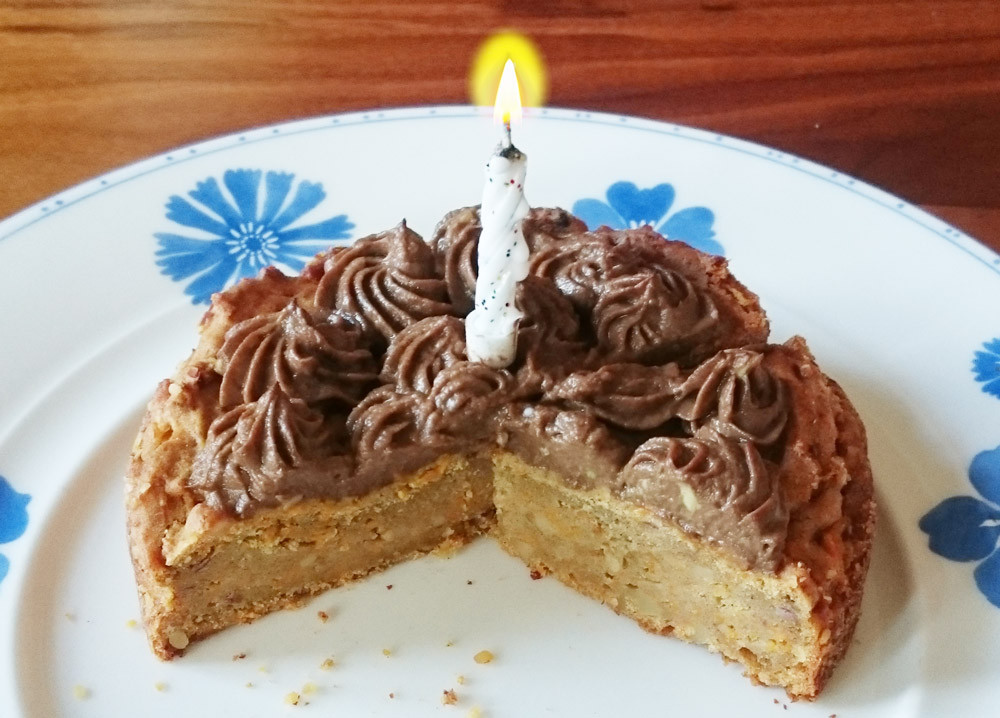 Erste Geburtstagstorte
 Die erste Geburtstagstorte Ein zuckerfreier Kuchen