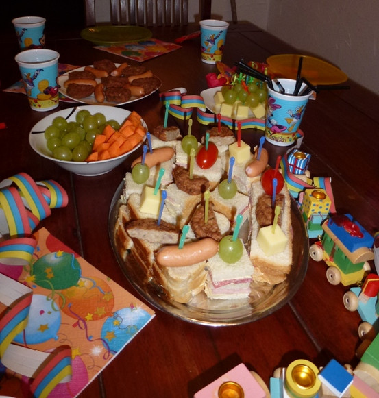 Essen Für Geburtstagsparty
 Essen und Trinken beim Kindergeburtstag