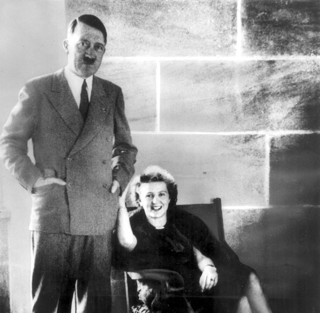 Eva Braun Hochzeit
 Warum Adolf Hitler und Eva Braun zehn Mal begraben wurden