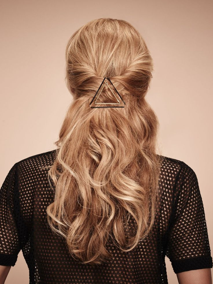 Festliche Frisuren Offen
 Die besten 25 Haare nach hinten Ideen auf Pinterest