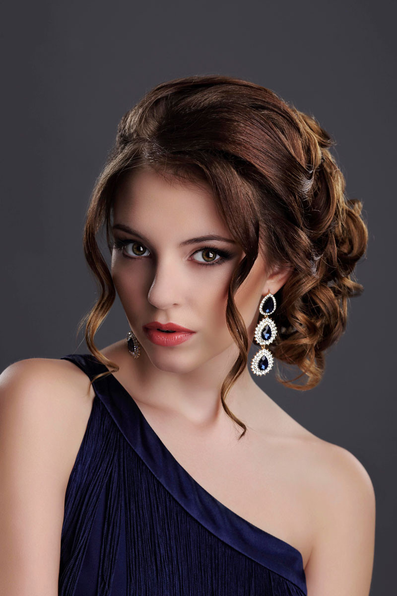 Festliche Frisuren Seitlich
 Festliche Frisuren elegant und glamourös