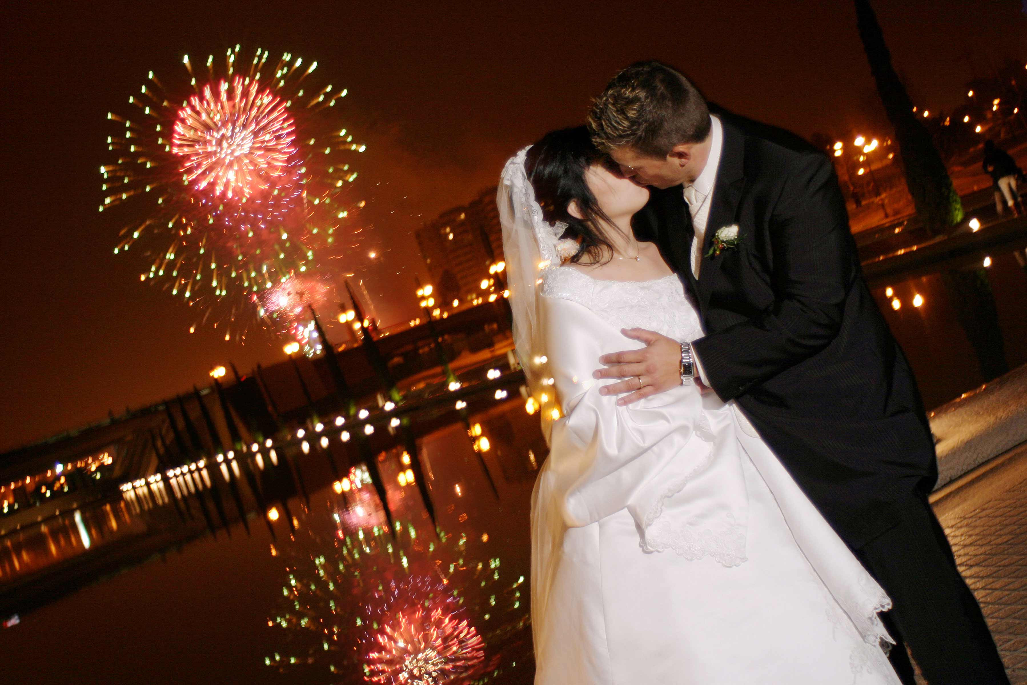 Feuerwerk Zur Hochzeit
 Feuerwerk zur Hochzeit als Geschenkidee Hochzeitsportal24