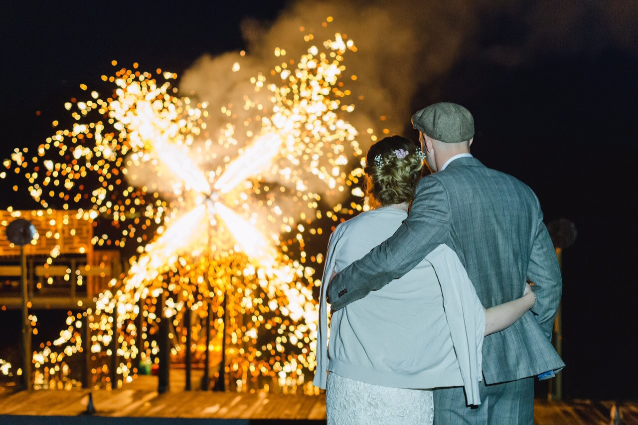 Feuerwerk Zur Hochzeit
 Feuerwerk zur Hochzeit vom Hochzeitsfeuerwerk