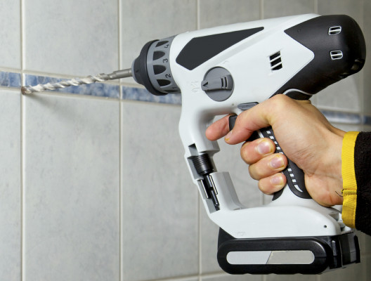 Fliesen Bohren
 Duschkabine montieren Top 5 Fragen zur Duschen Montage