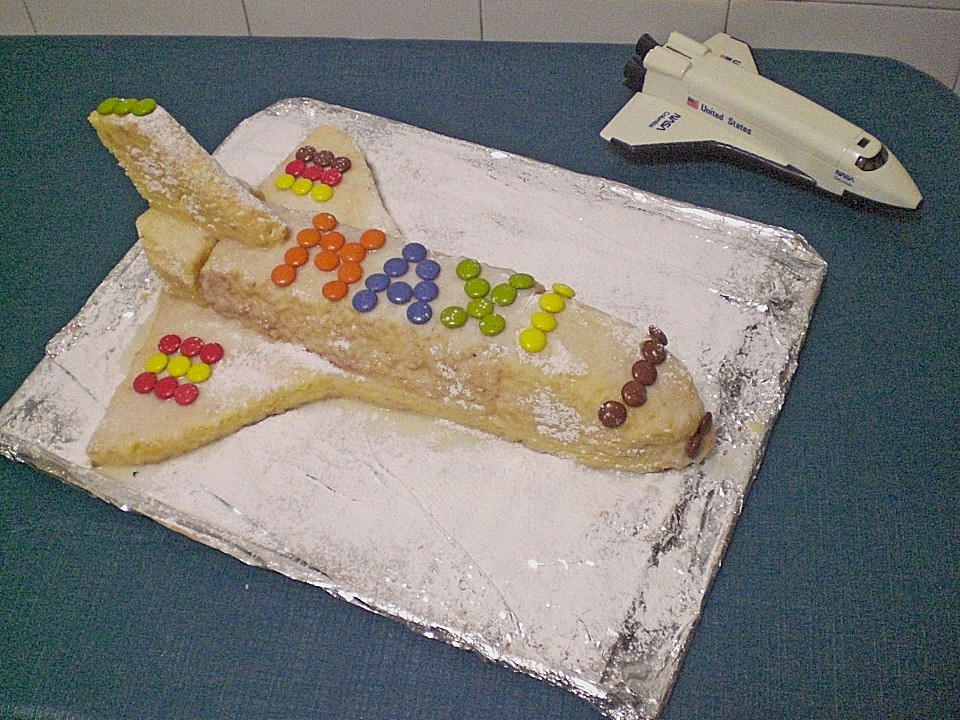 Flugzeug Kuchen
 Geburtstagskuchen als Spaceshuttle oder Raketenkuchen