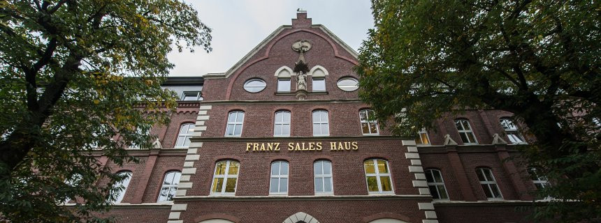 Franz Sales Haus
 Essen in den 50ern Medikamente wurden an Heimkindern