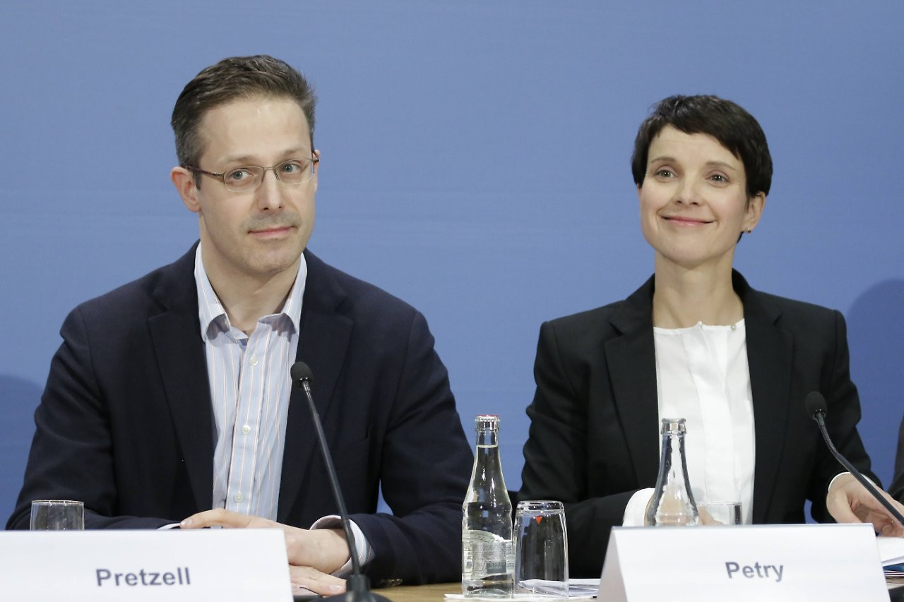 Frauke Petry Hochzeit
 Der dämonenhaft Schönen erlegen Pretzell und Petry haben