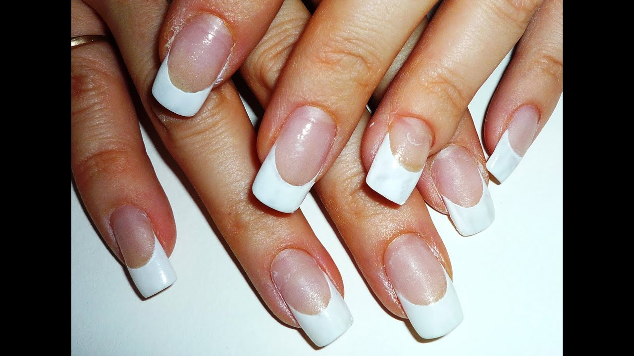 French Maniküre
 How to Perfect the French White Manicure Smile Line
