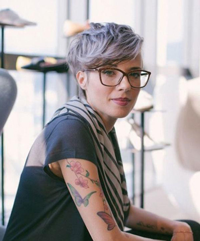 Frisuren Graue Haare 2019
 Kurzhaarfrisuren Damen Graue Haare mit Brille 2019