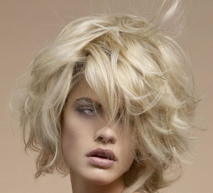 Frisuren Halblang Blond
 Bob Frisuren halblang – Ideen für mehr Volumen im Haar