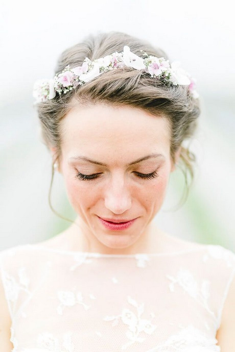 Frisuren Mit Blumenkranz
 Hochzeitsfrisuren mit blumenkranz