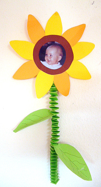 Geburtstagsgeschenk Basteln Mit Kindern
 Sonnenblume mit Kinderfoto Muttertag basteln Meine