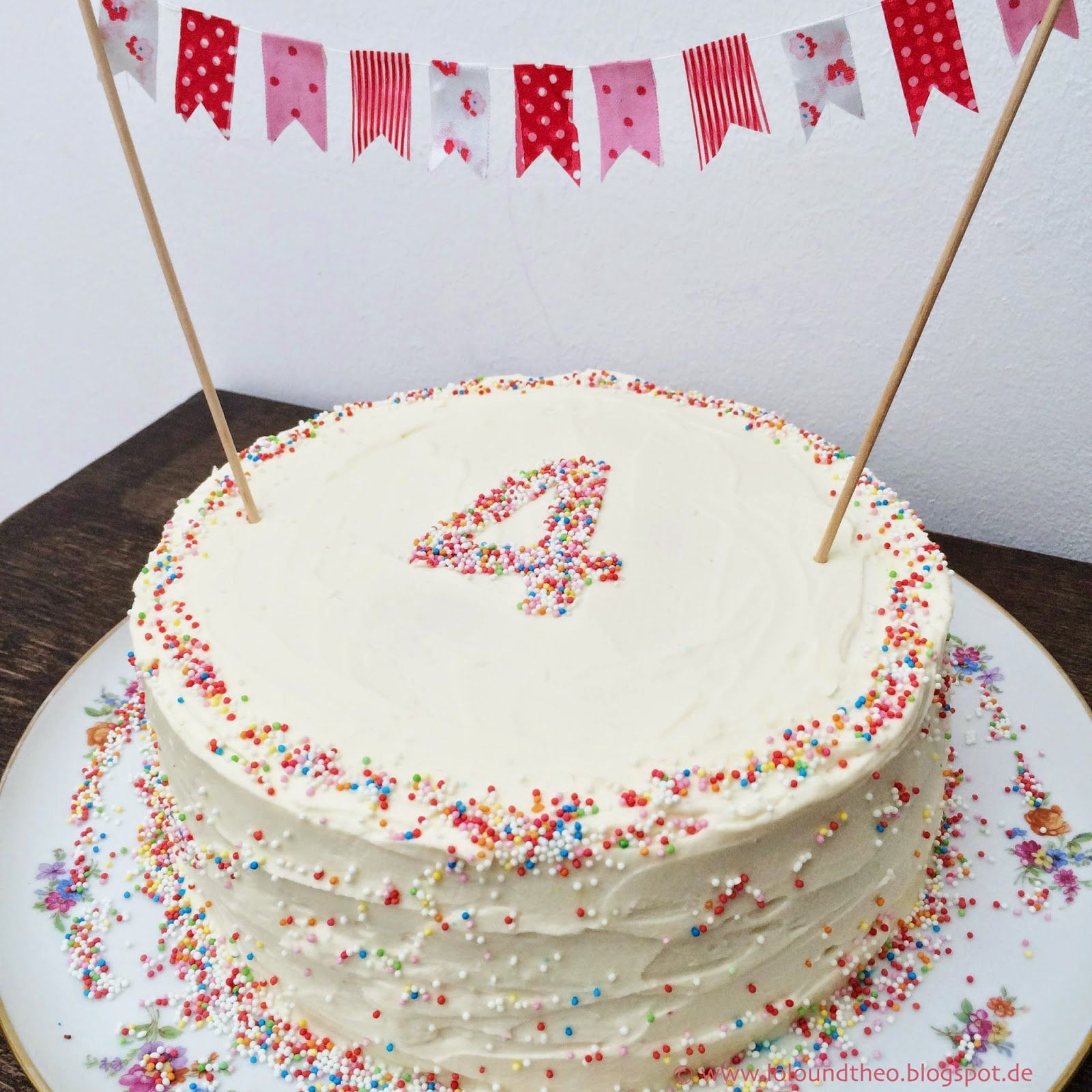 Geburtstagskuchen 4 Jahre
 Happy birthday 4 Jahre und ein Regenbogenkuchen