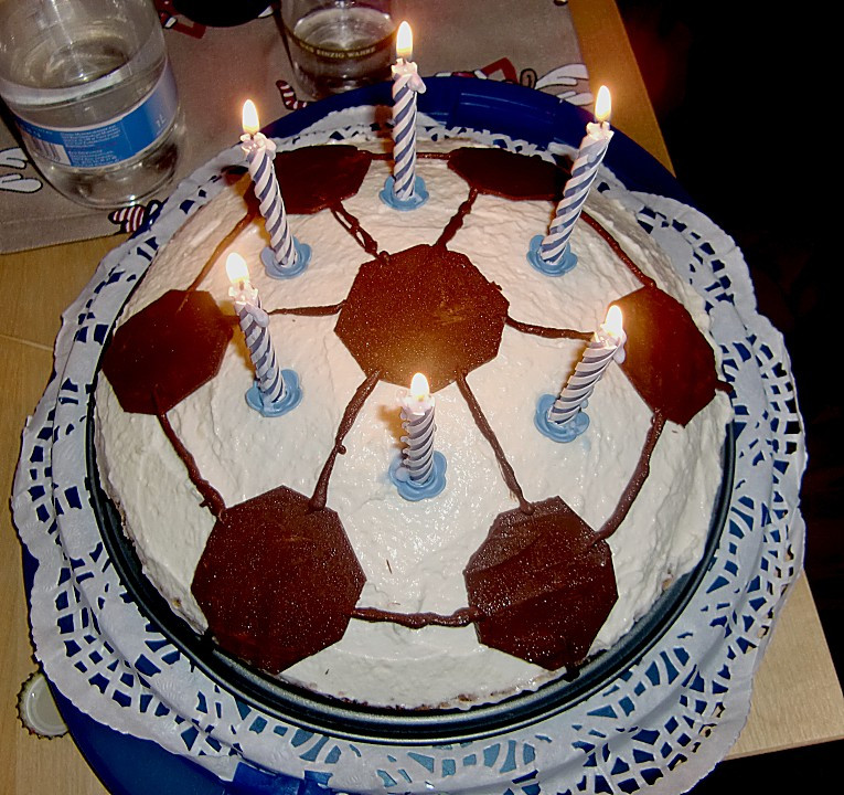 Geburtstagskuchen Fußball
 Geburtstag torte backen Rezepte