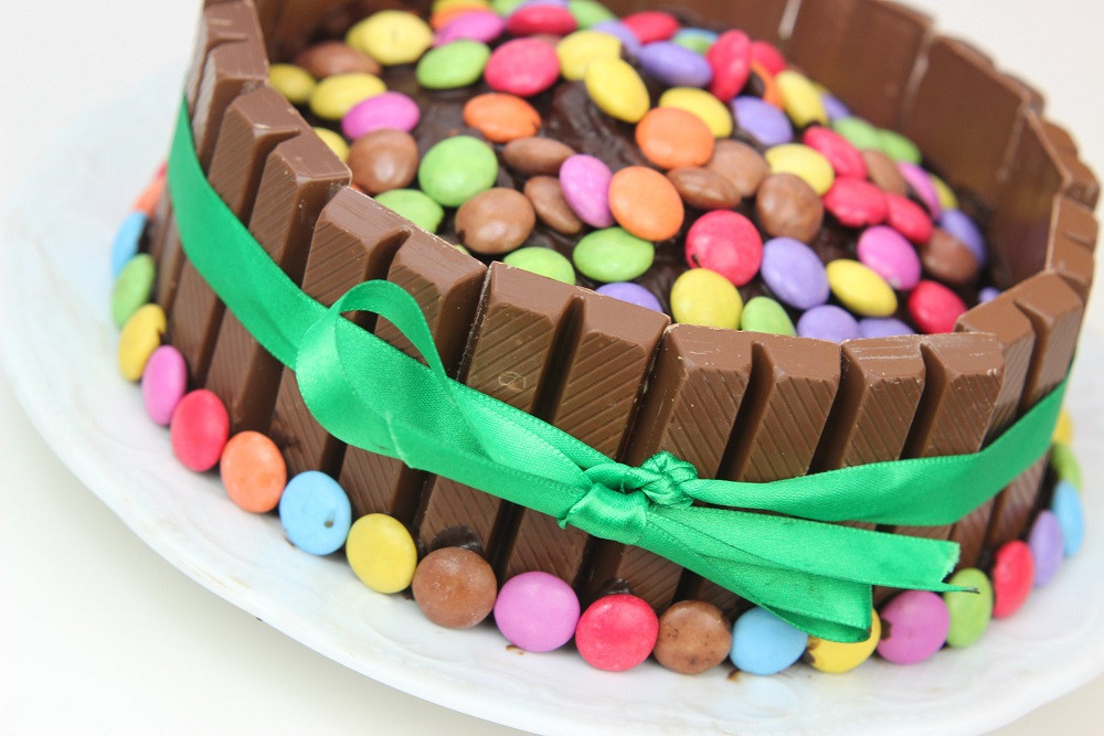 Geburtstagskuchen Kitkat
 Geburtstagskuchen mit vielen bunten Smarties zaphiraw I