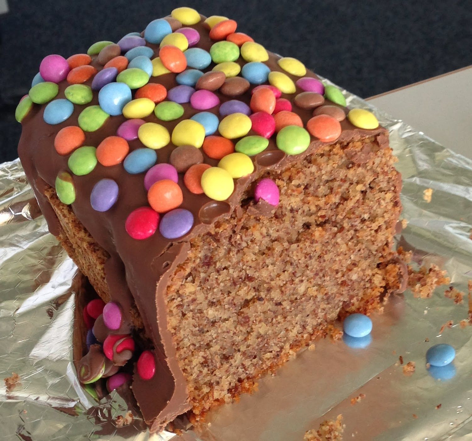 Geburtstagskuchen Schoko
 Schoko Nuss Kuchen mit Smarties Kuchen
