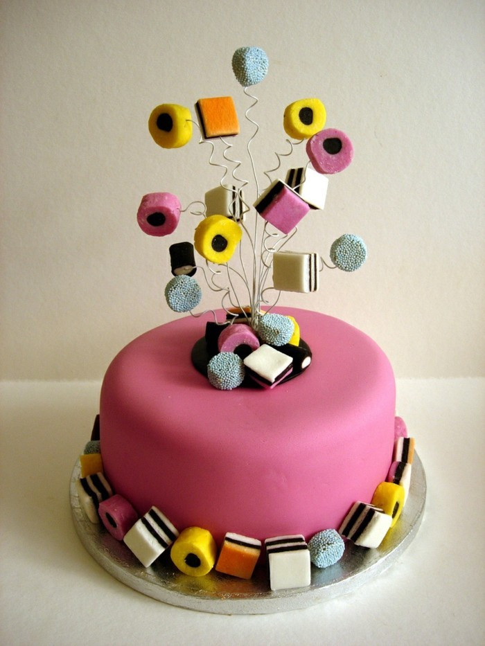 Geburtstagstorte Lustig
 Torten Deko aus Fondant 30 Kunstwerke mit Fondant