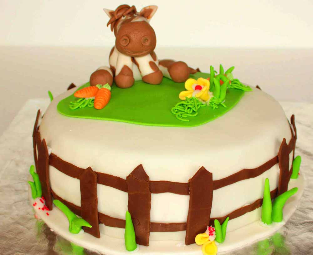 Geburtstagstorte Pferd
 Pferdetorte I Auf einer Geburtstagsparty ohne Torte gibt