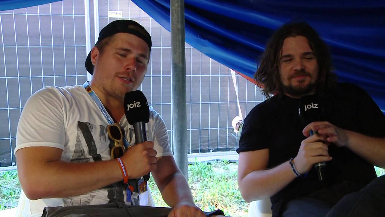 Geburtstagswünsche Nackte Frauen
 Fliegende Affen & nackte Frauen Tommy Trash im Interview