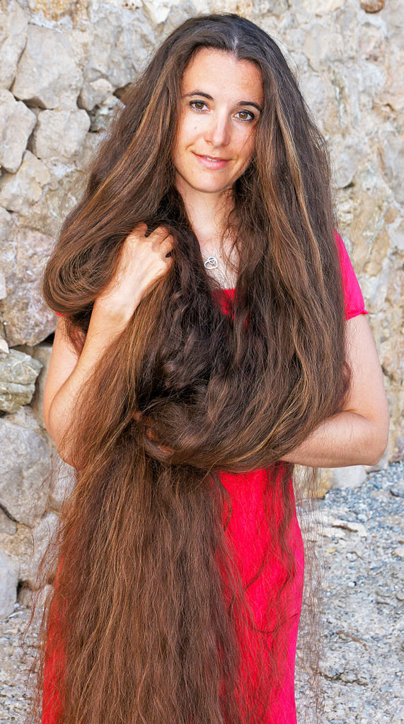 Geile Frisuren
 File Marianne Ernst Long hair model Wikimedia mons