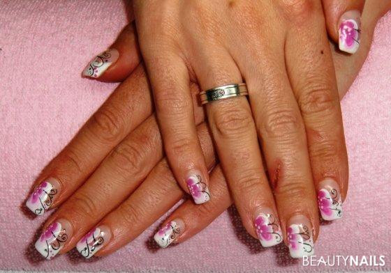 Gele Für Nageldesign
 Blümsche Nageldesign