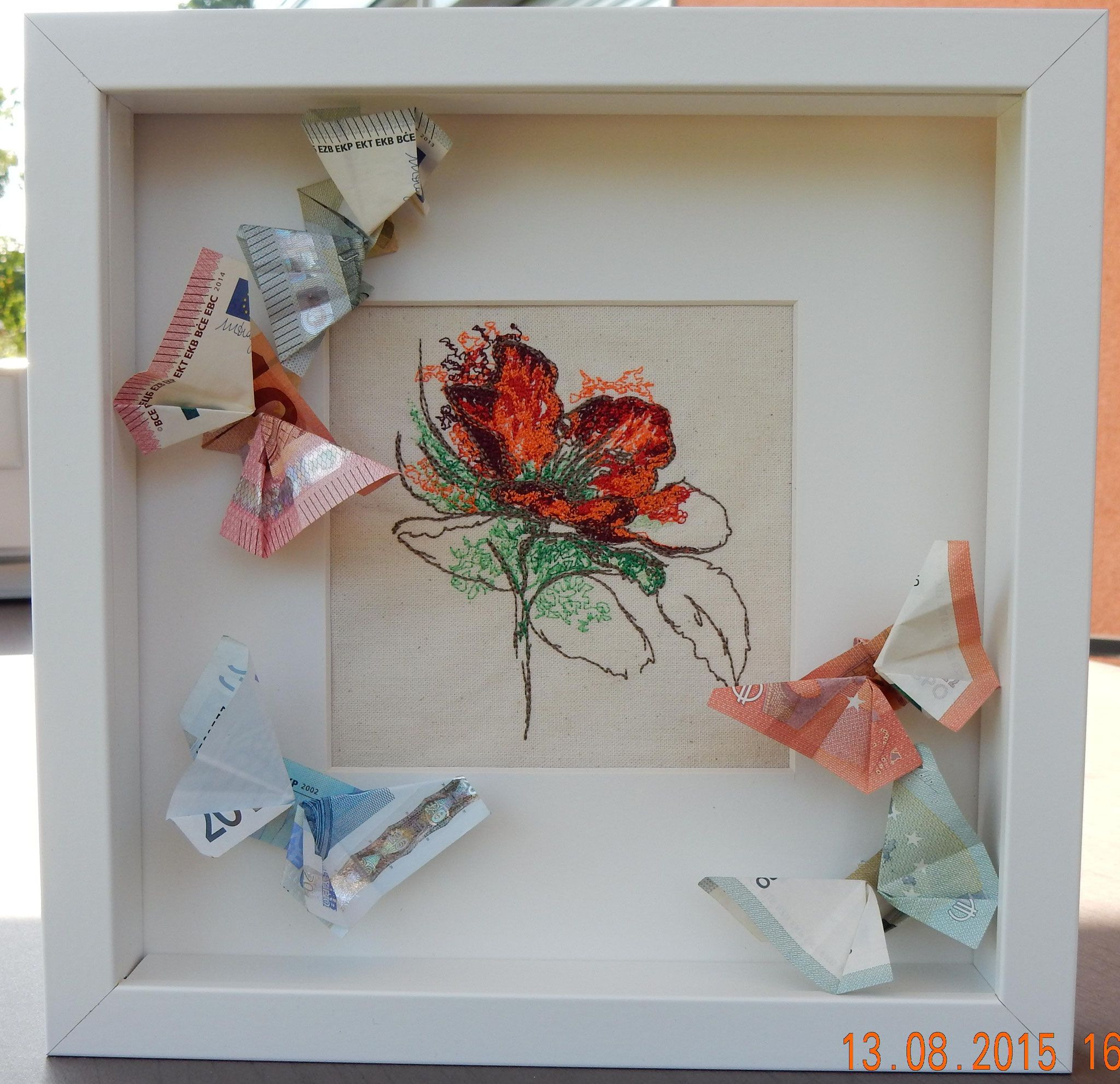 Geschenke Aus Geldscheinen
 Blume gestickt und Schmetterlinge aus Geldscheinen