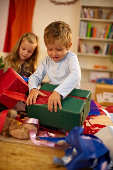 Geschenke Auspacken Spiel
 Feste Feiern