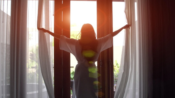 Geschenke Durch Offene Fenster
 Schimmel Lüften im Sommer erhöht Gefahr