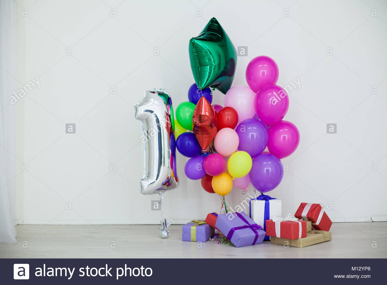 Geschenke Für Den Urlaub
 Bunte Luftballons und Geschenke für den Urlaub Stockfoto