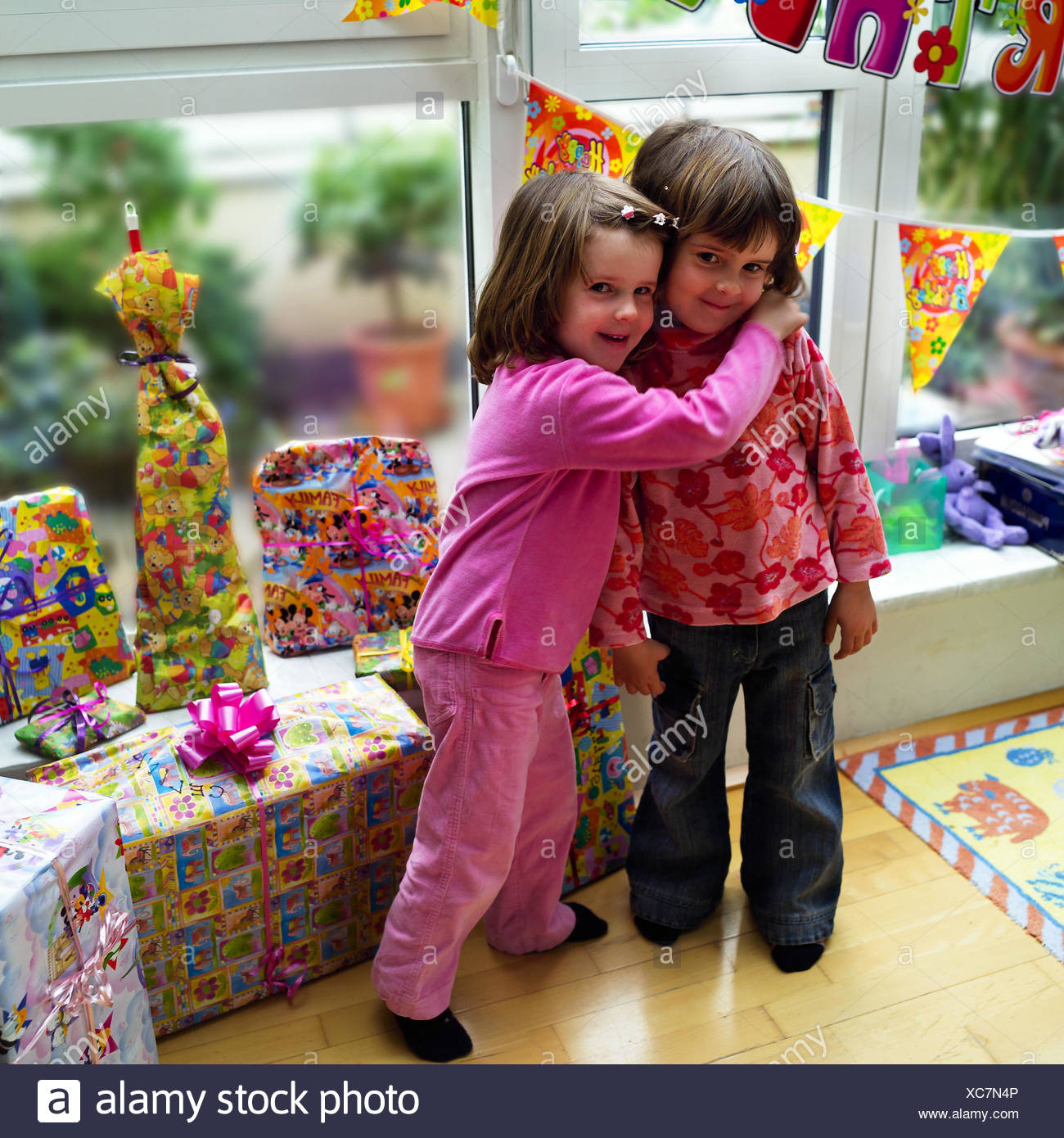 Geschenke Für Kinder 4 Jahre
 Mädchen Zwillinge Umarmung Geburtstag Geschenke