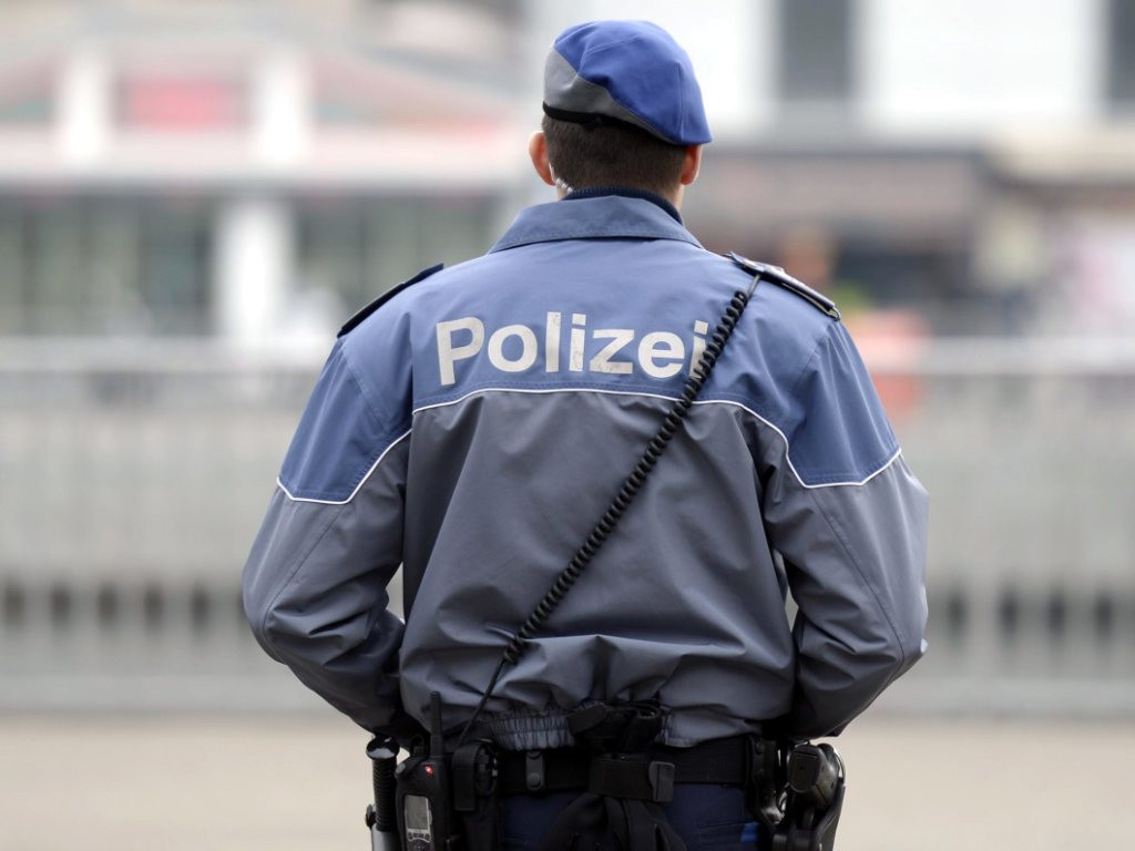 Geschenke Für Polizisten
 Gratis und Geschenke Freispruch für Zürcher Ex