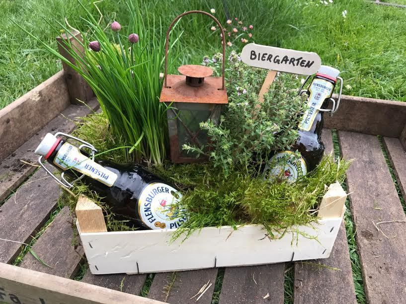 Geschenke Garten
 "Manine Makes" Ein Biergarten als Geldgeschenk