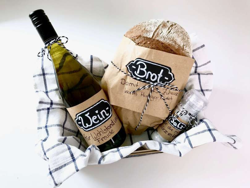 Geschenke Zum Hauseinzug
 Brot Salz und Wein – Klassisches Geschenk zum Einzug neu