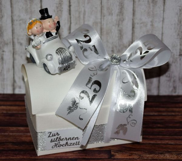 Geschenke Zur Silberhochzeit Eltern
 Geschenktruhe zur silbernen Hochzeit mit Silberpaar im