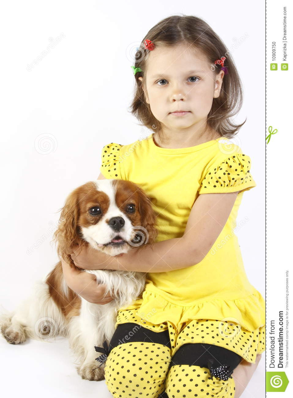 Geschenkideen Mädchen 5 Jahre
 Kleines Mädchen 5 Jahre Alt Und Der Hund Getrennt