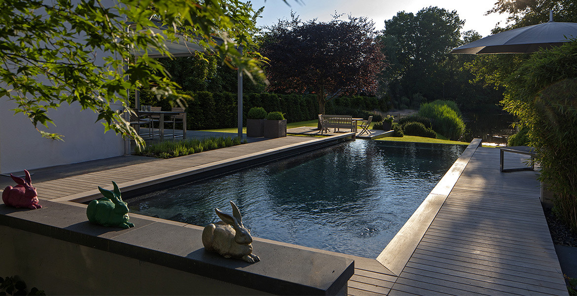 Glücksbaum Zur Hochzeit
 Garten mit Infinity Pool zum Weiher